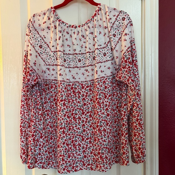 Lucky Brand, boho, Floral Red and White Women's Top - Picture 3 of 3